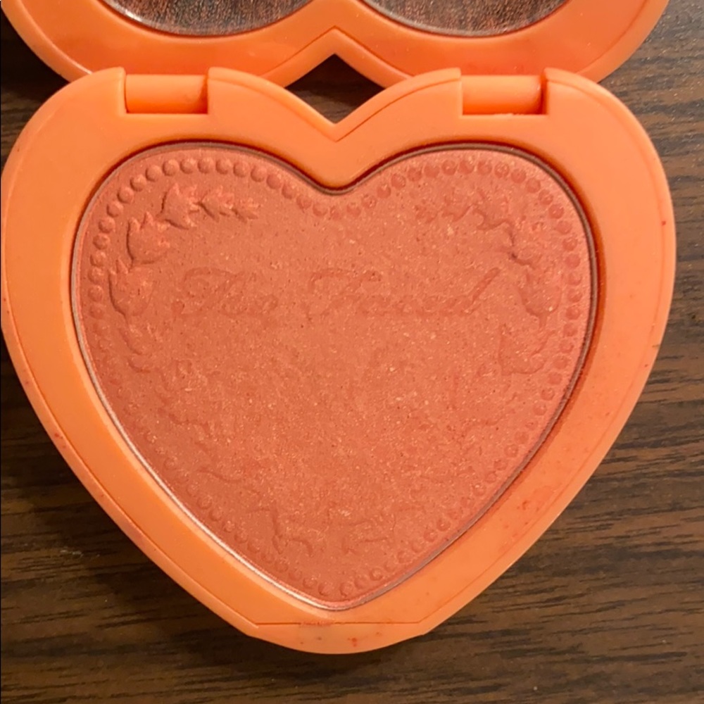 Too faced blush